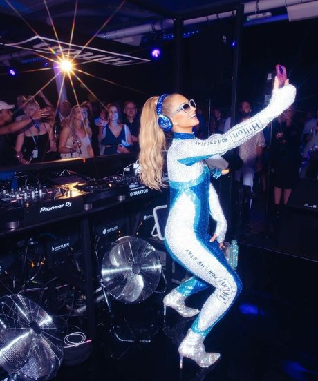 Paris Hilton model nudes img