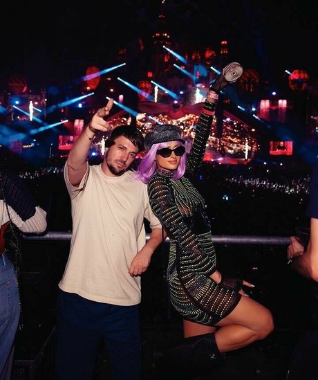 Paris Hilton star free picture