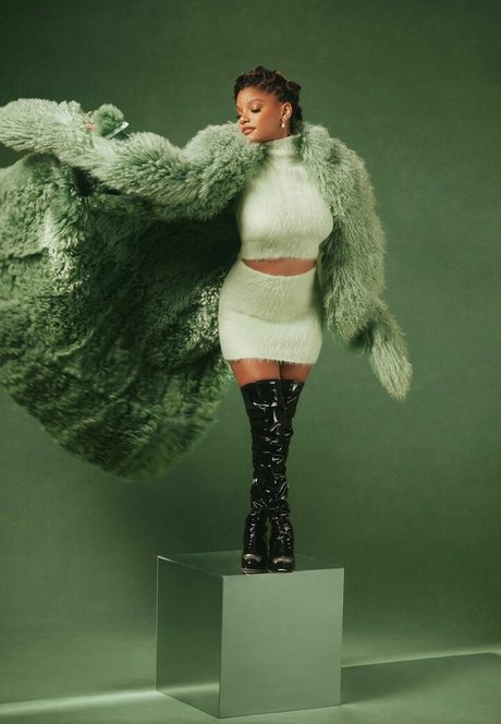 Halle Bailey top star galleries