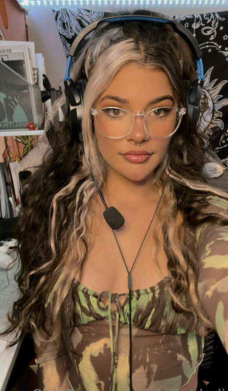 issameg pornstar beautiful pics