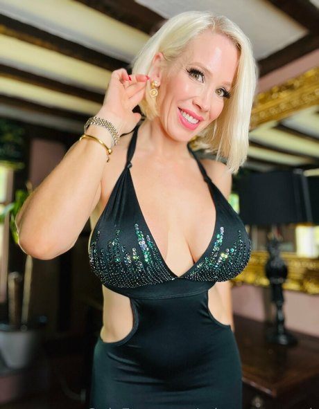 rebeccamoreuk model xxx pics