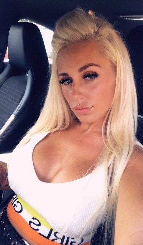 Hotwifey star adult image