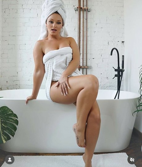 amateur squirt onlyfans adult images