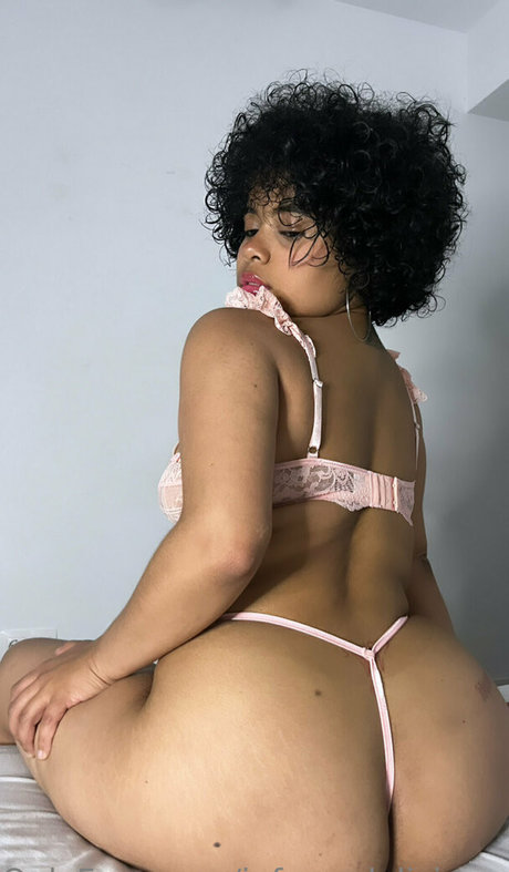 deliciussscurly star nude archive