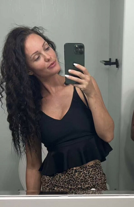 Brittney Atwood star nude picture