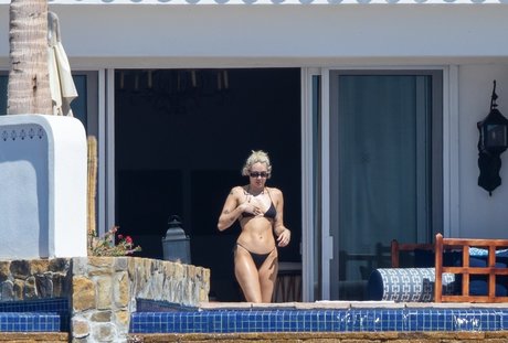 Miley Cyrus art pornstar photo