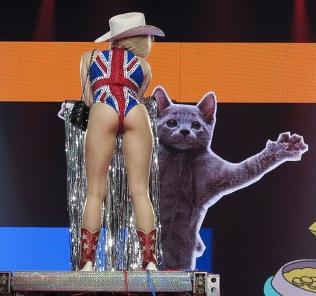 Miley Cyrus nudes actress pic