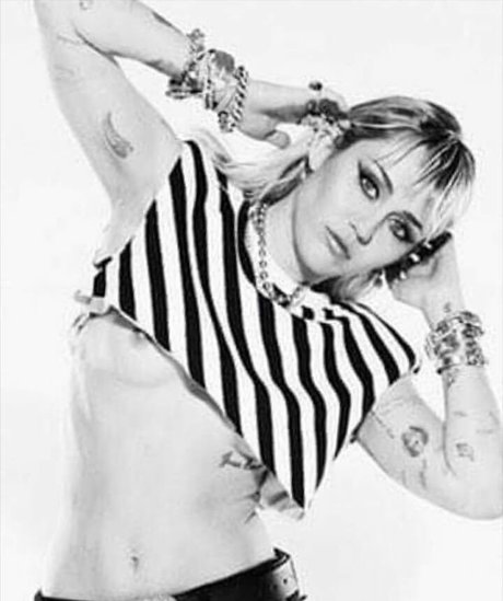 tiny onlyfans erotic picture