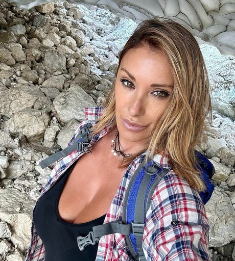 perfect shemale onlyfans free porn img