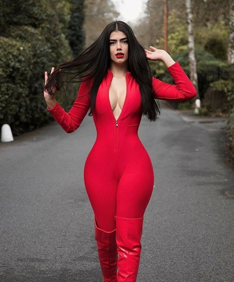 Victtoria Medeiros exclusive model picture