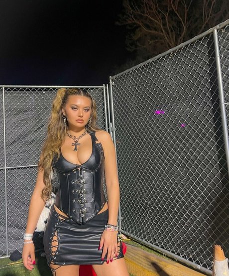 Sofia Jamora adult model pic