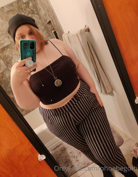 lesbian kissing onlyfans free porn photos