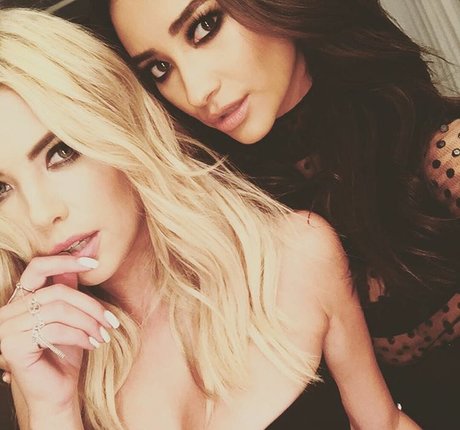 Ashley Benson pornstar nude archive