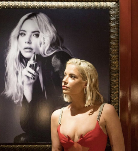 Ashley Benson hd star photos