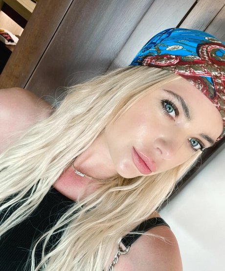 Ashley Benson beautiful actress pics