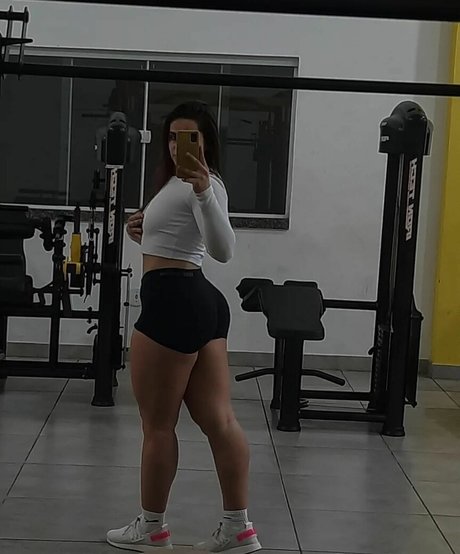 Kareningold nice model pic