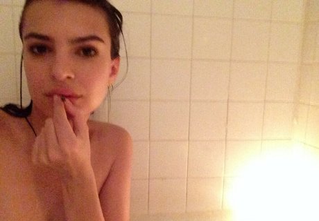 Emily Ratajkowski free model picture