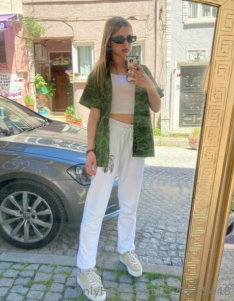 sandrateeny porn star pic