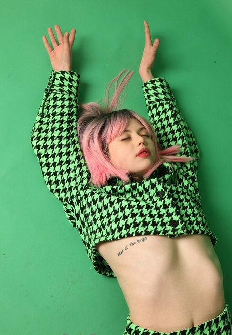 sandrateeny model pornographic image