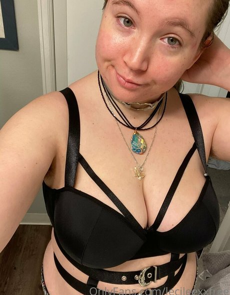 lecileexxfree nude star photos