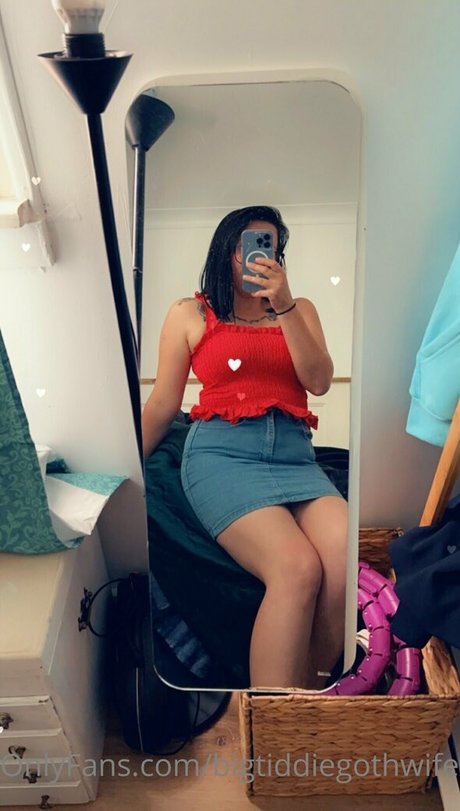 bigtiddiegothwife nice model images