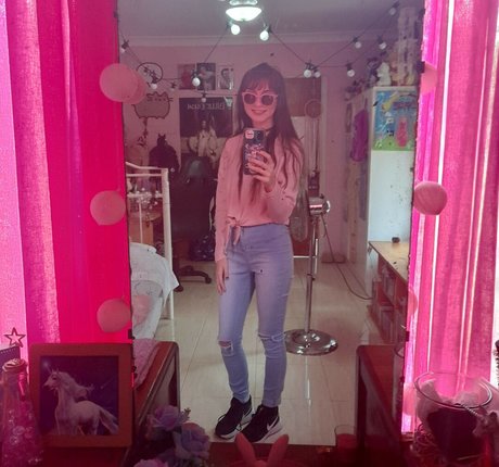 shy spice star exclusive images