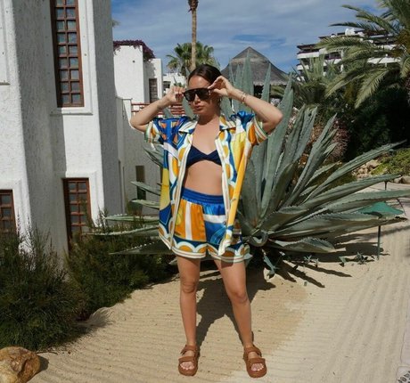 lesbian kissing onlyfans porno photos