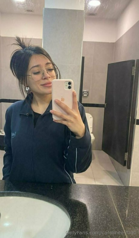 carolinee2000 sexy actress picture