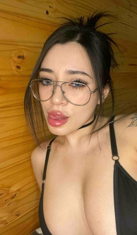 carolinee2000 perfect model pictures