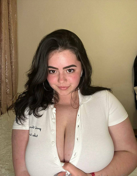 curvylizzz pretty pornstar pics