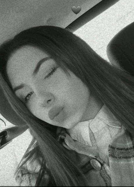 Wiktoria Bystron adult model photo