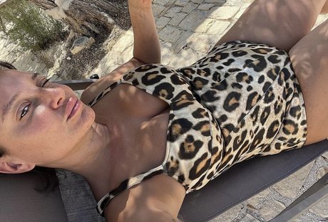 Gizzi Erskine erotic star pic