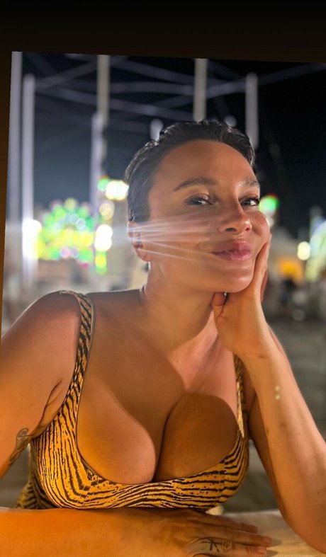 Gizzi Erskine top model pic