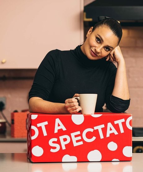 Gizzi Erskine pretty actress pictures