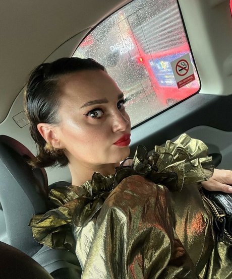 Gizzi Erskine model free photos