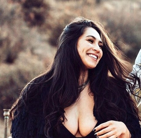 Cassie Steele perfect model img