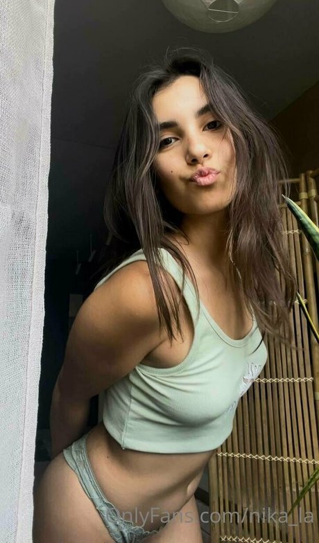 nika la erotic model image