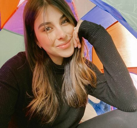 Daniella Monet star pretty pics