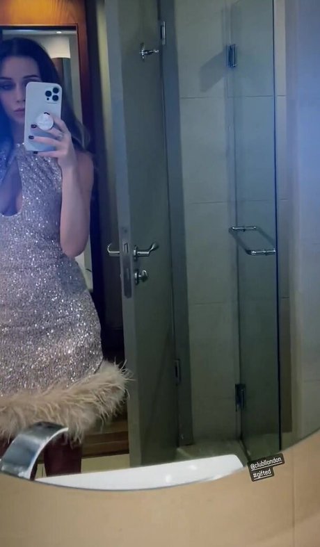 Una Healy nice actress pic