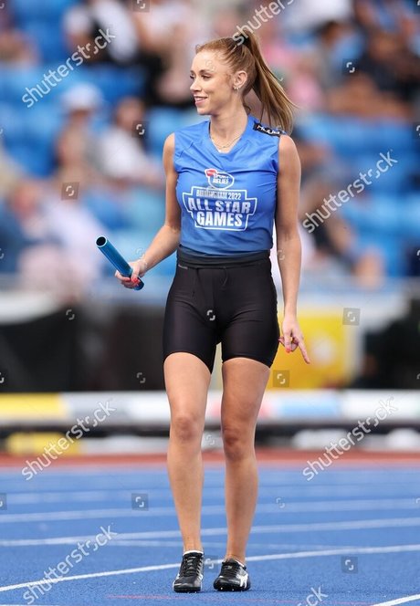 Una Healy model high quality picture