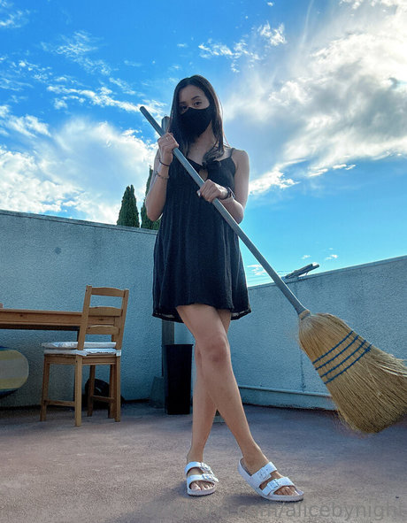 alicebynight hot pornstar image