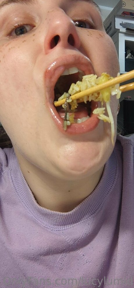 lucylumid pornstar sexy picture