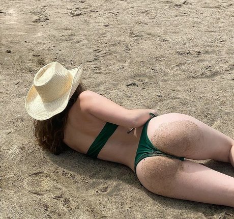 Lilly Breton star beautiful img