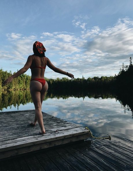 Lilly Breton model exclusive img