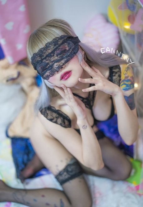 Canniny model free pic