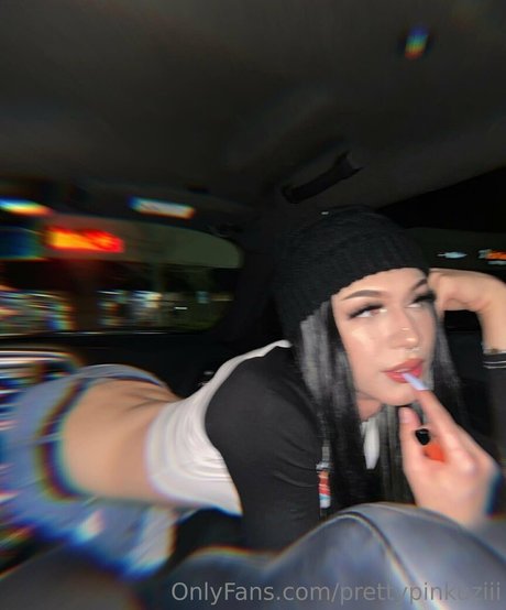 prettypinkuziii model sexy pic