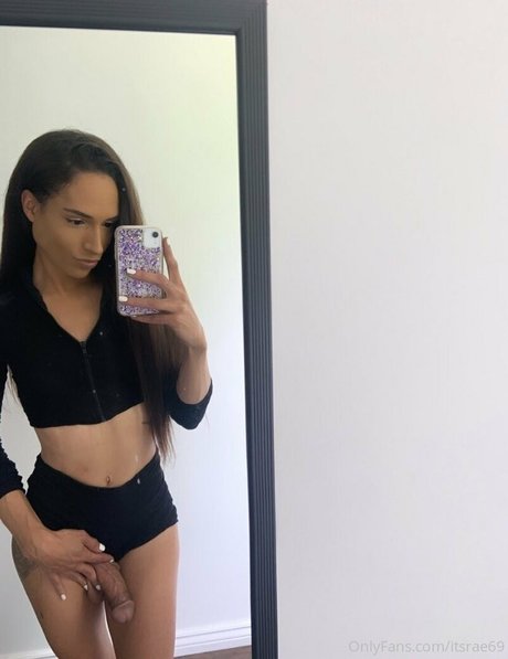 ItsRae69 porn star photos