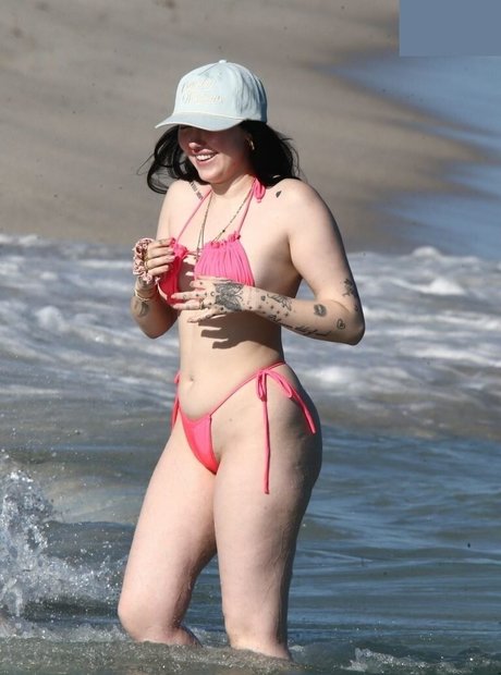 Noah Cyrus star beautiful image