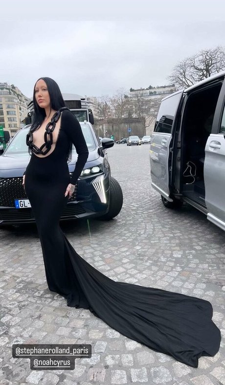 Noah Cyrus model pretty archive