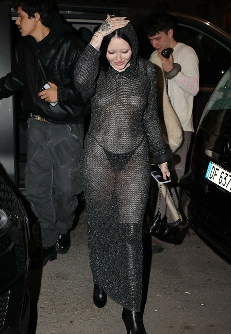 Noah Cyrus naked model picture